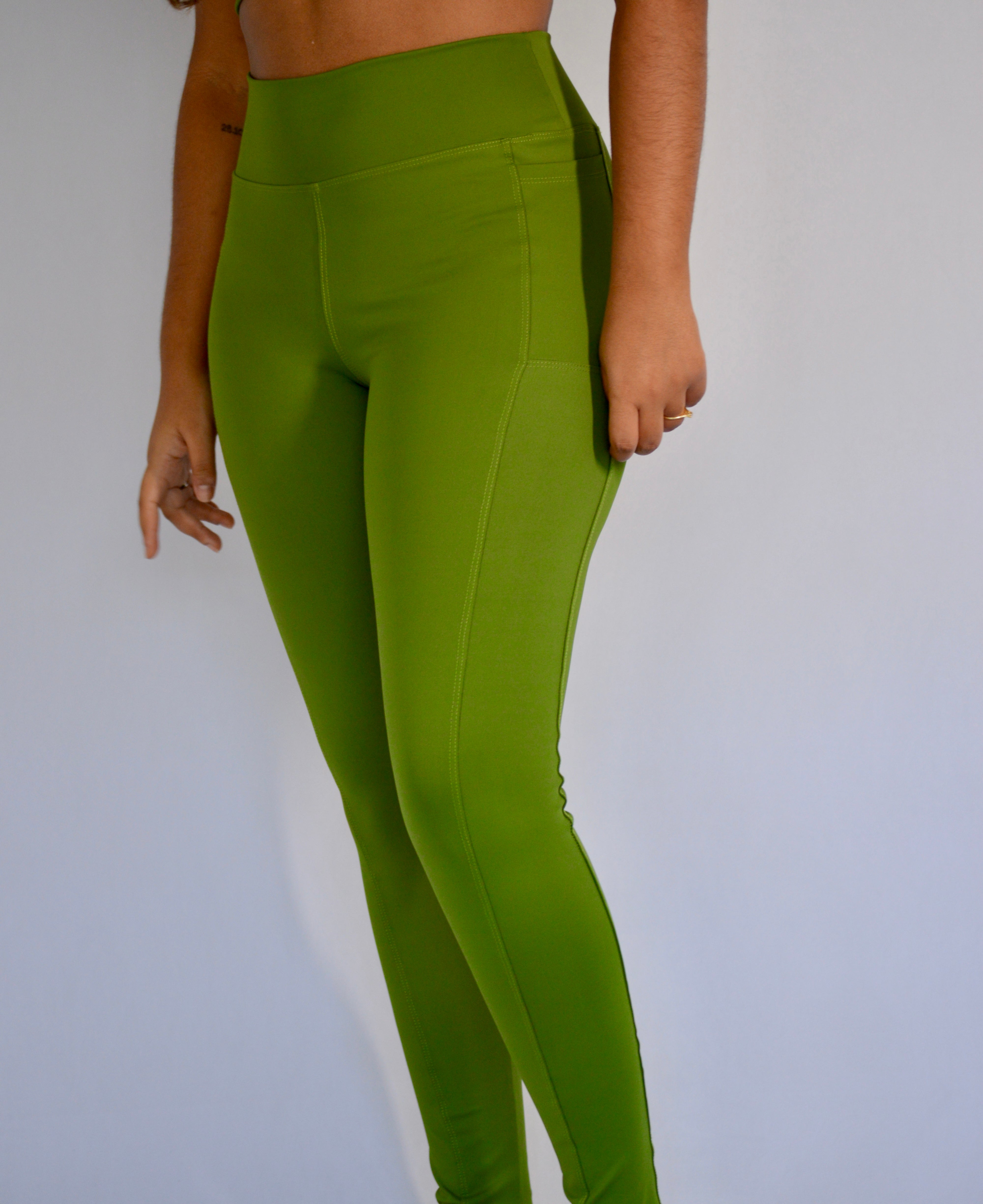 Calça Bolso Essential - Verde Oliva