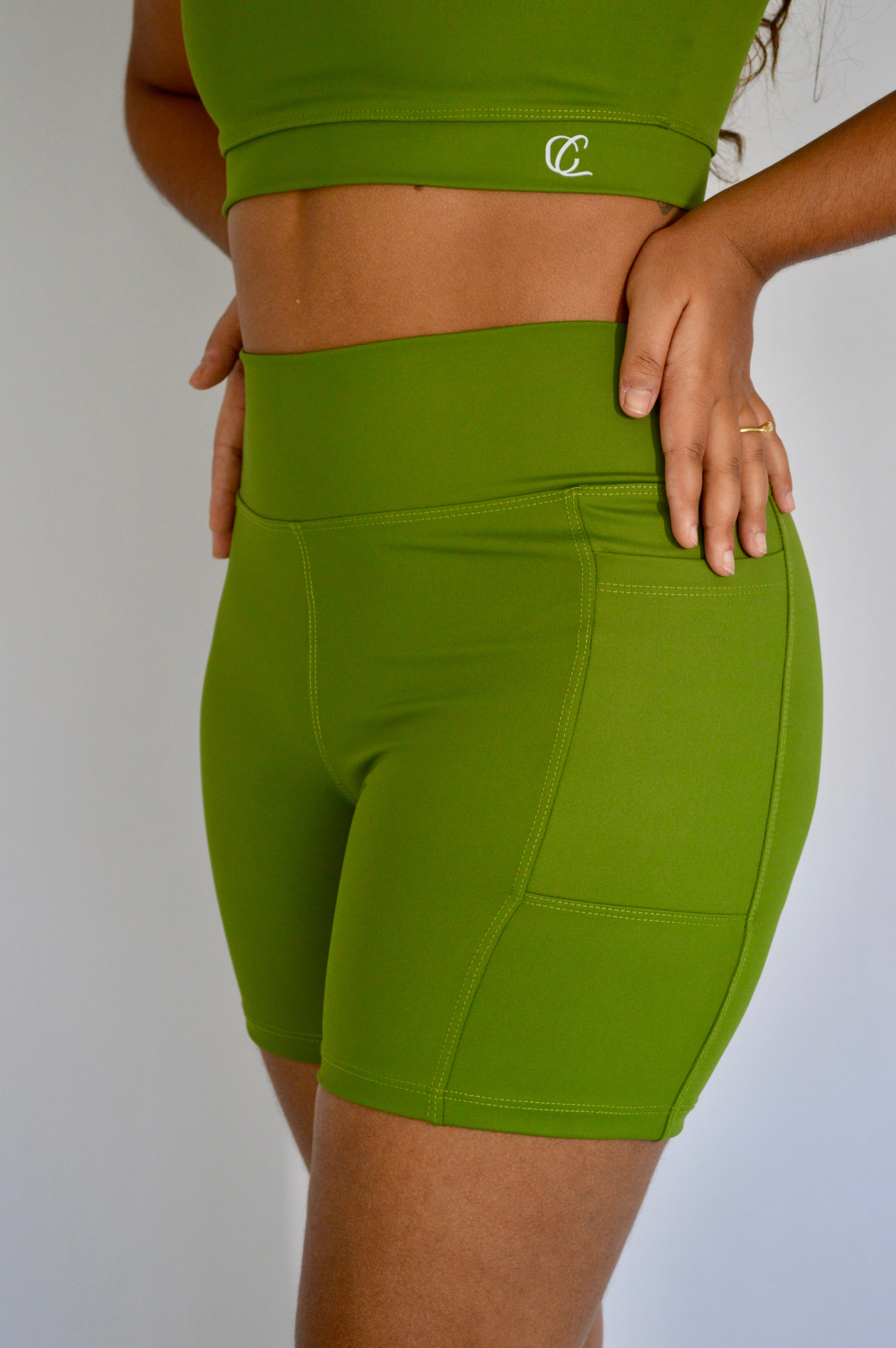 Short Essential Bolso - Verde Oliva